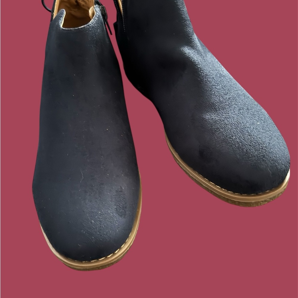 Women’s Navy Blue Comfortview Women's Sienna Bootie size 8W Never worn NEW